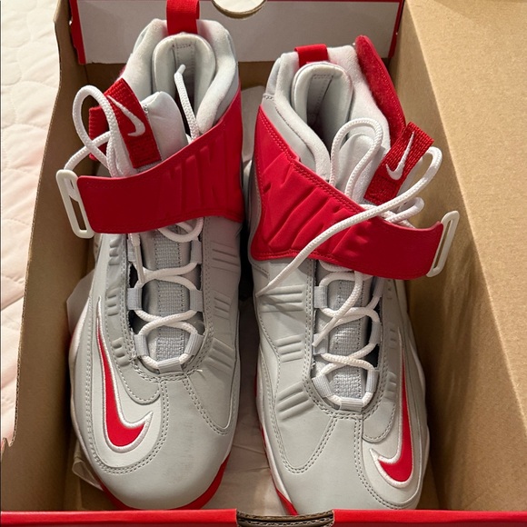 Nike Air Griffey Max 1 'Cincinnati Reds Away'  size 10.5 men’s - Picture 8 of 8